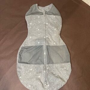 Happiest Baby Sleepea® 5-Second Baby Swaddle in Graphite Stars, Size S